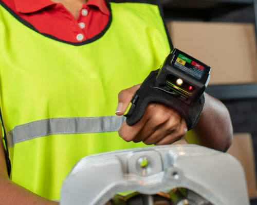 Zebra-WS50-wearable-RFID-reader-with-operator RFID Readers | Xerafy